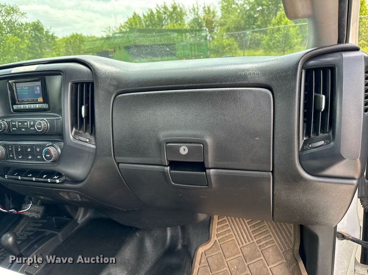 image for item DV2640 2015 Chevrolet Silverado 3500HD pickup truck cab and chassis