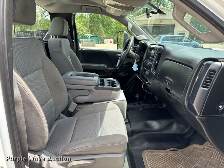 image for item DV2640 2015 Chevrolet Silverado 3500HD pickup truck cab and chassis