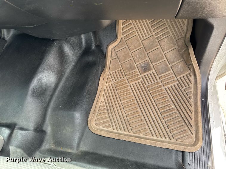 image for item DV2640 2015 Chevrolet Silverado 3500HD pickup truck cab and chassis