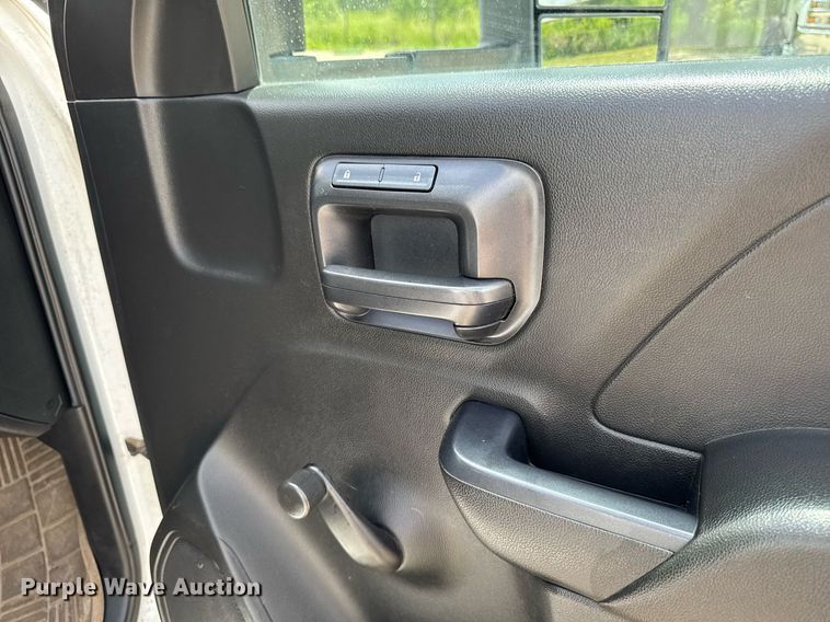 image for item DV2640 2015 Chevrolet Silverado 3500HD pickup truck cab and chassis