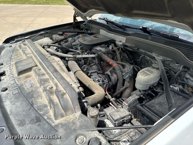 image for item DV2640 2015 Chevrolet Silverado 3500HD pickup truck cab and chassis