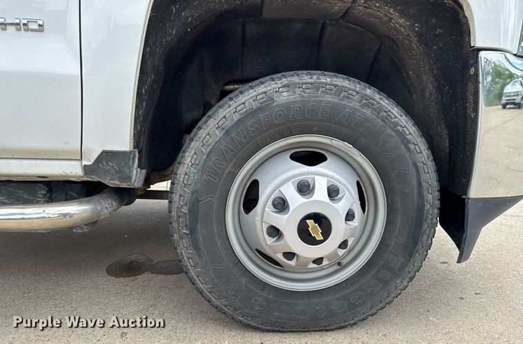 image for item DV2640 2015 Chevrolet Silverado 3500HD pickup truck cab and chassis