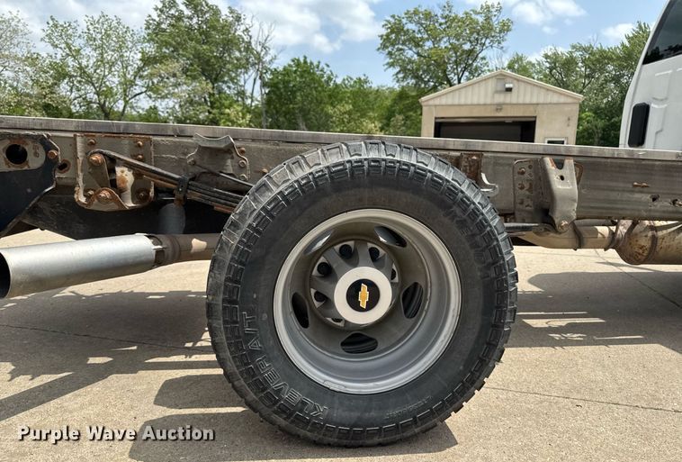 image for item DV2640 2015 Chevrolet Silverado 3500HD pickup truck cab and chassis