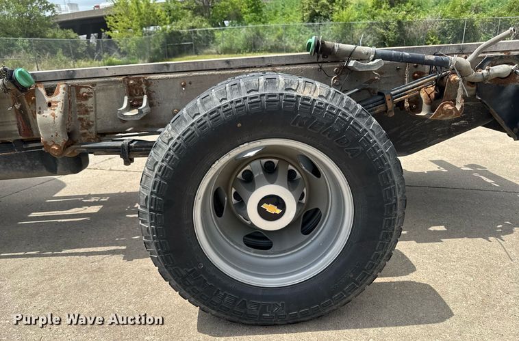 image for item DV2640 2015 Chevrolet Silverado 3500HD pickup truck cab and chassis