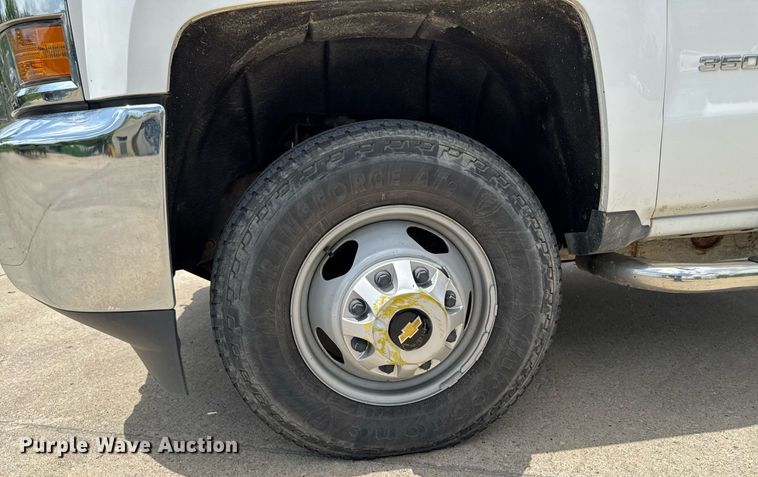 image for item DV2640 2015 Chevrolet Silverado 3500HD pickup truck cab and chassis