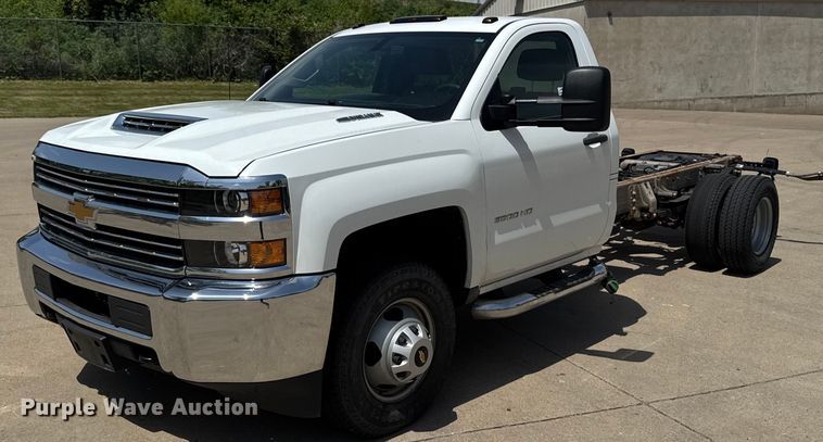 image for item DV2641 2018 Chevrolet Silverado 3500HD pickup truck cab and chassis
