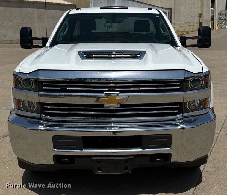 image for item DV2641 2018 Chevrolet Silverado 3500HD pickup truck cab and chassis