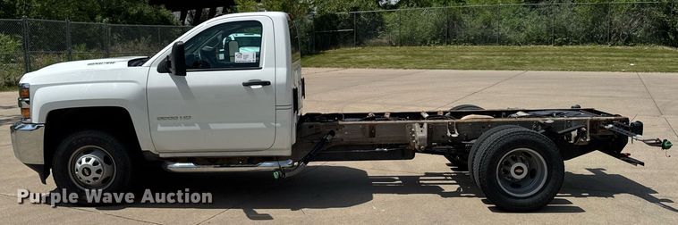 image for item DV2641 2018 Chevrolet Silverado 3500HD pickup truck cab and chassis