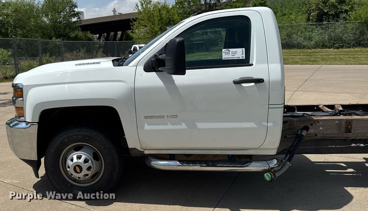 image for item DV2641 2018 Chevrolet Silverado 3500HD pickup truck cab and chassis