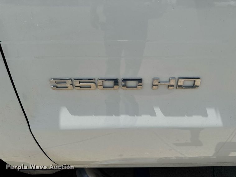 image for item DV2641 2018 Chevrolet Silverado 3500HD pickup truck cab and chassis
