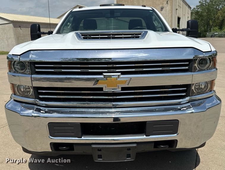 image for item DV2641 2018 Chevrolet Silverado 3500HD pickup truck cab and chassis