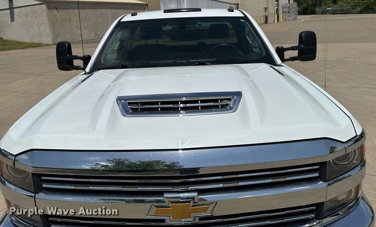 image for item DV2641 2018 Chevrolet Silverado 3500HD pickup truck cab and chassis