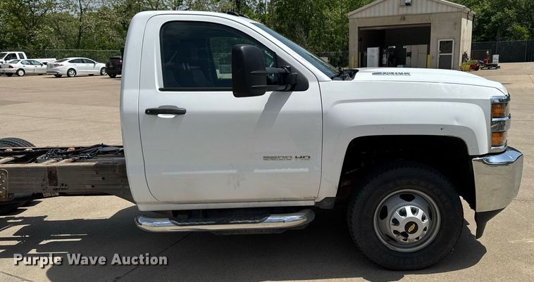 image for item DV2641 2018 Chevrolet Silverado 3500HD pickup truck cab and chassis
