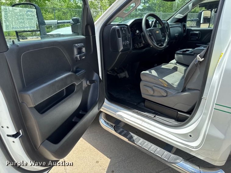 image for item DV2641 2018 Chevrolet Silverado 3500HD pickup truck cab and chassis