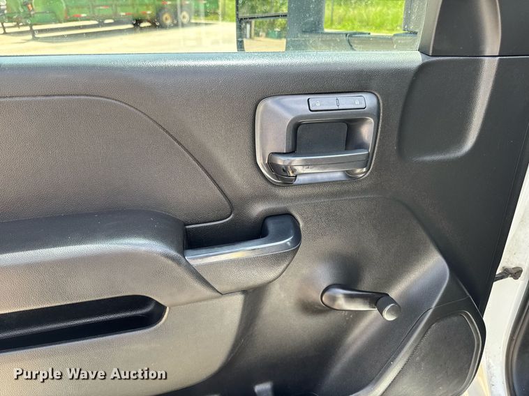 image for item DV2641 2018 Chevrolet Silverado 3500HD pickup truck cab and chassis