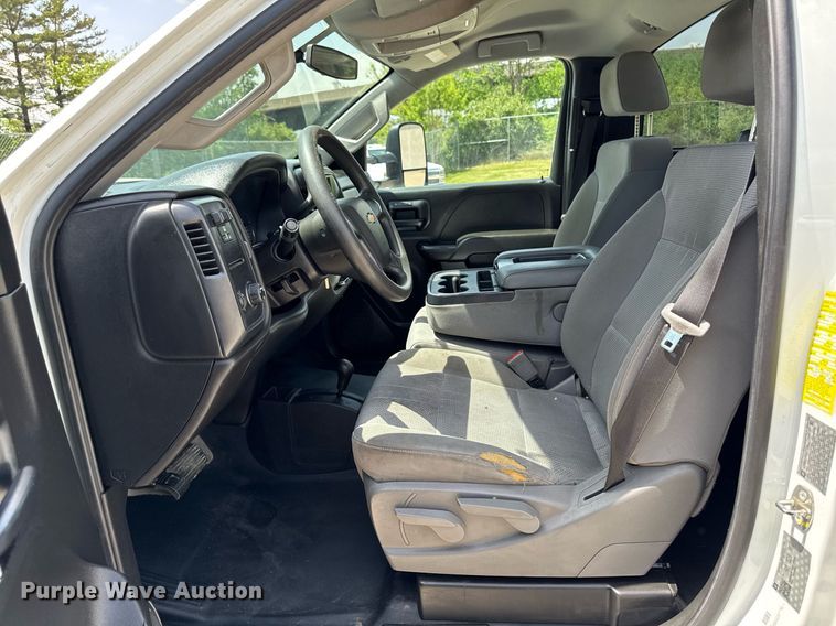 image for item DV2641 2018 Chevrolet Silverado 3500HD pickup truck cab and chassis