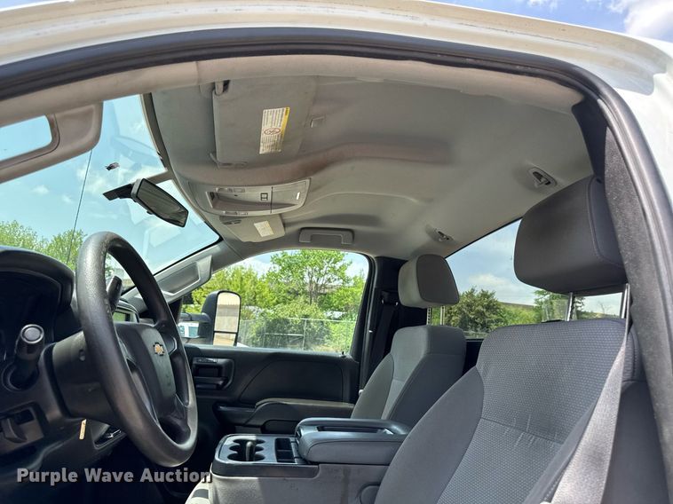 image for item DV2641 2018 Chevrolet Silverado 3500HD pickup truck cab and chassis