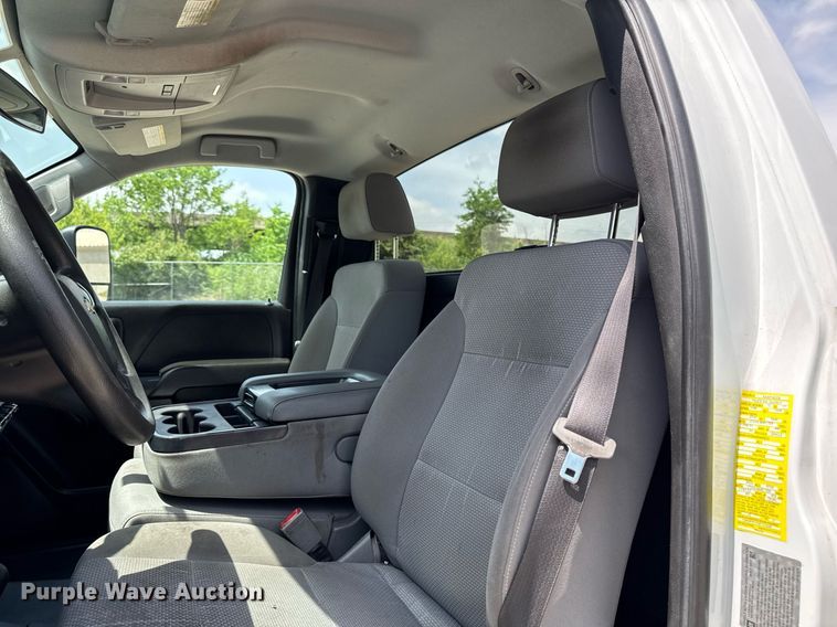 image for item DV2641 2018 Chevrolet Silverado 3500HD pickup truck cab and chassis