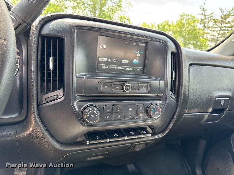 image for item DV2641 2018 Chevrolet Silverado 3500HD pickup truck cab and chassis