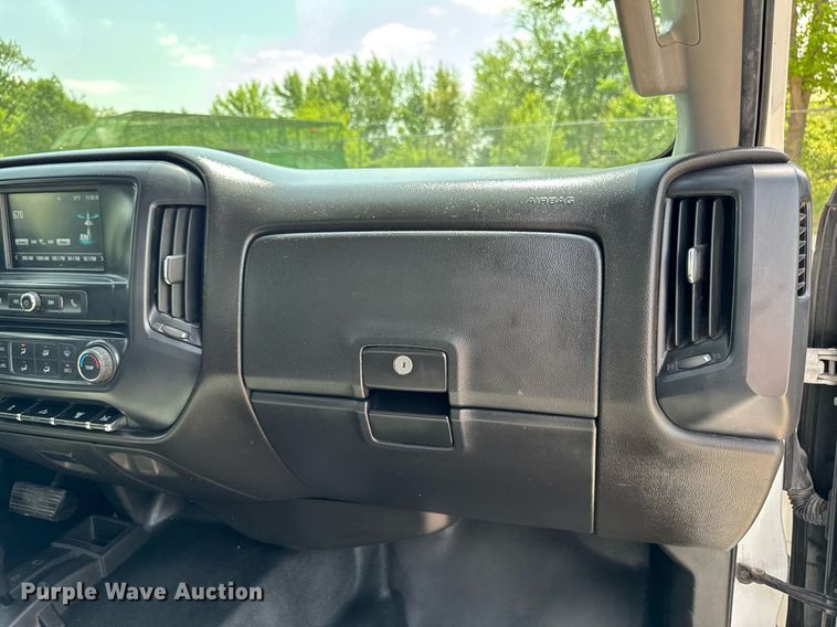 image for item DV2641 2018 Chevrolet Silverado 3500HD pickup truck cab and chassis