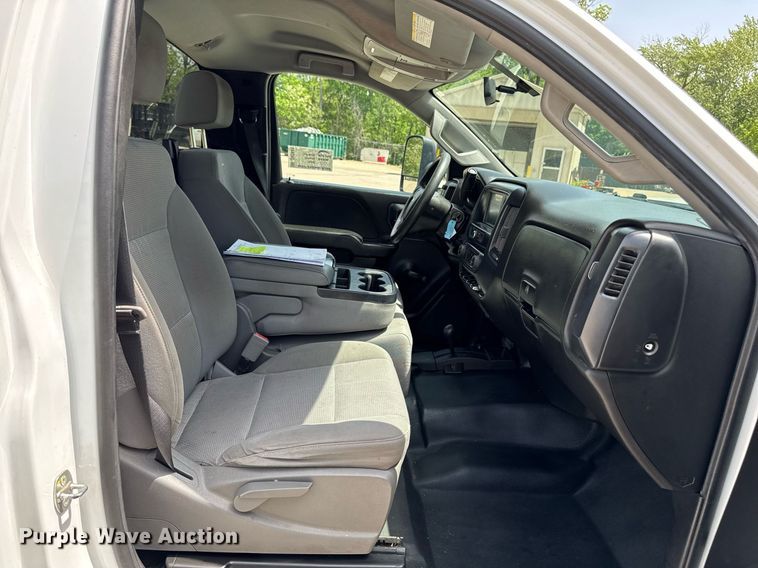 image for item DV2641 2018 Chevrolet Silverado 3500HD pickup truck cab and chassis