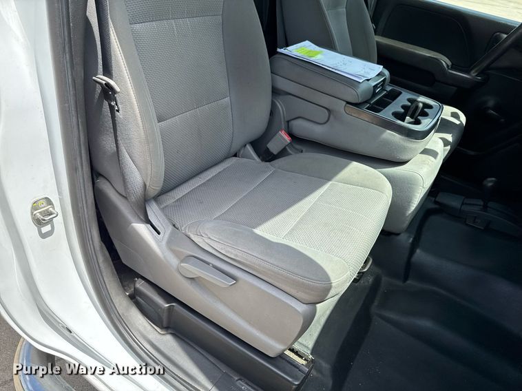 image for item DV2641 2018 Chevrolet Silverado 3500HD pickup truck cab and chassis