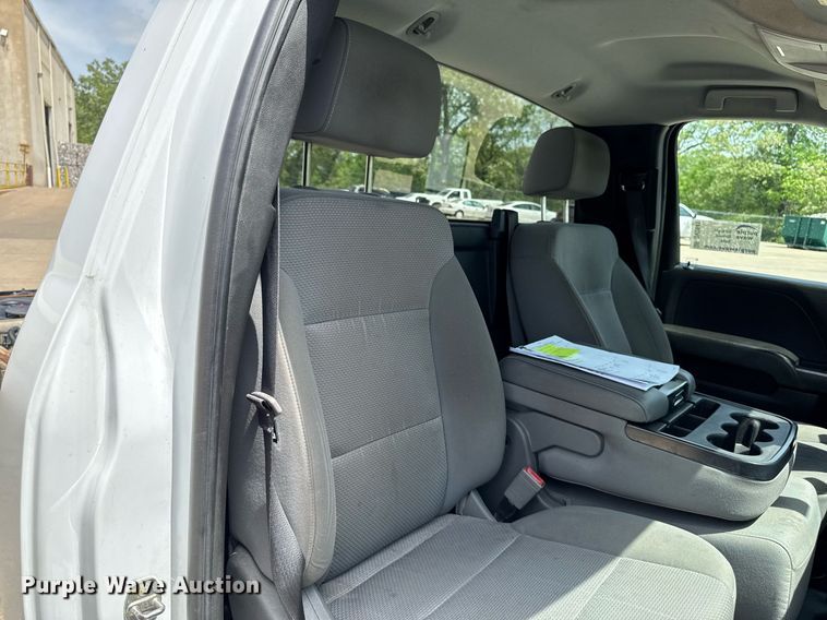 image for item DV2641 2018 Chevrolet Silverado 3500HD pickup truck cab and chassis