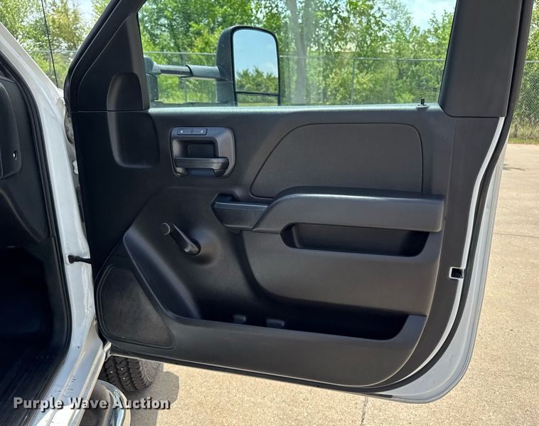 image for item DV2641 2018 Chevrolet Silverado 3500HD pickup truck cab and chassis