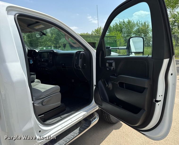 image for item DV2641 2018 Chevrolet Silverado 3500HD pickup truck cab and chassis