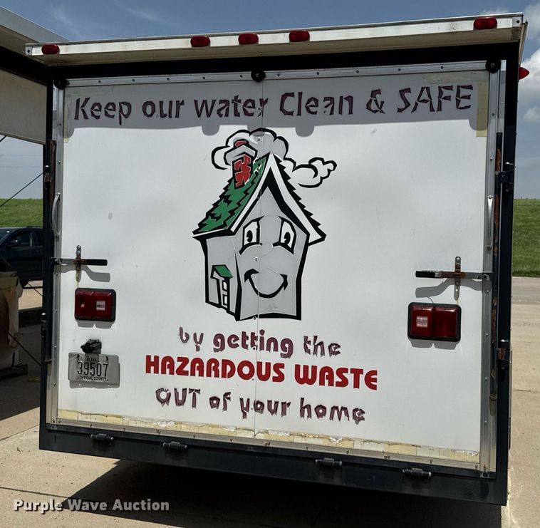 image for item DV2642 2001 Jensen J20 caravan enclosed cargo trailer