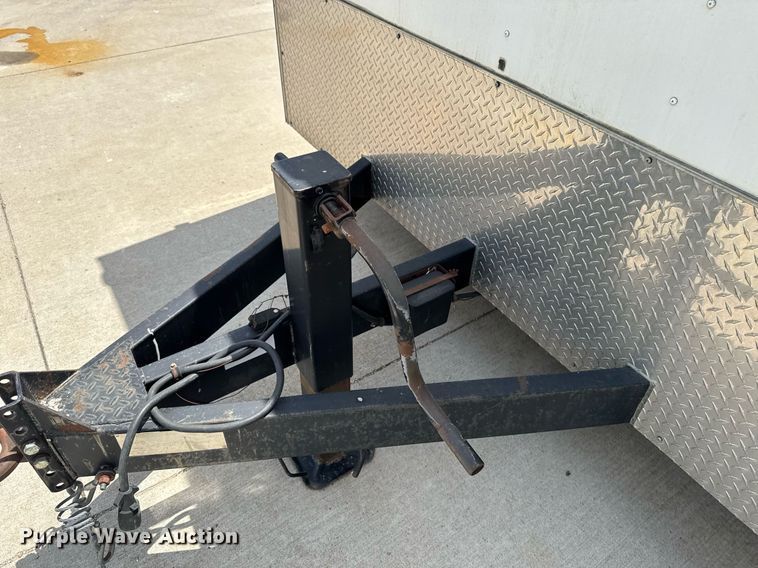 image for item DV2642 2001 Jensen J20 caravan enclosed cargo trailer