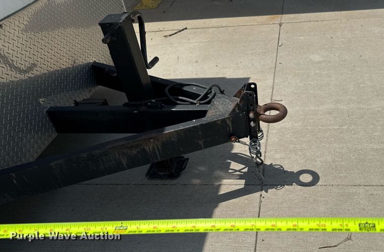 image for item DV2642 2001 Jensen J20 caravan enclosed cargo trailer