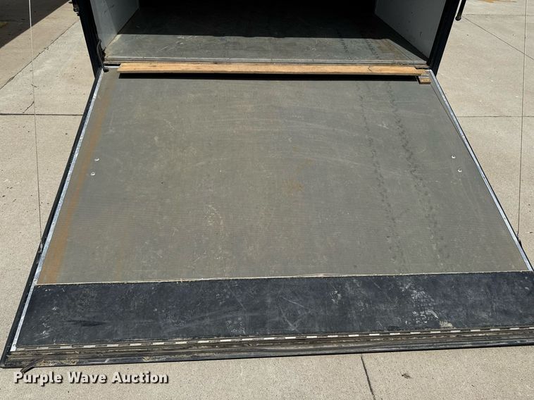 image for item DV2642 2001 Jensen J20 caravan enclosed cargo trailer