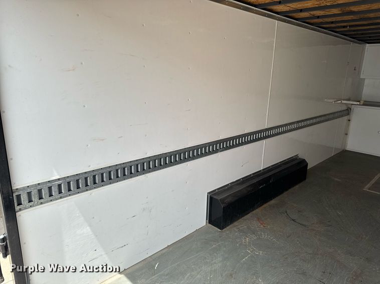 image for item DV2642 2001 Jensen J20 caravan enclosed cargo trailer