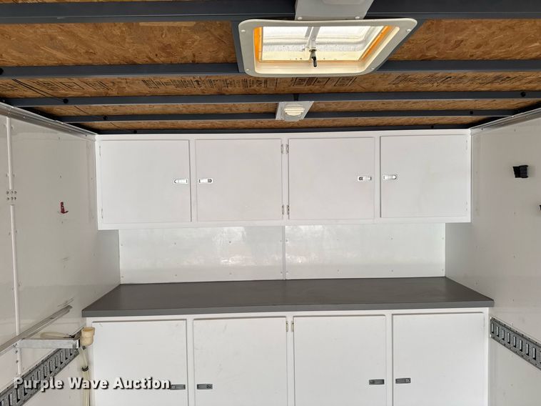 image for item DV2642 2001 Jensen J20 caravan enclosed cargo trailer