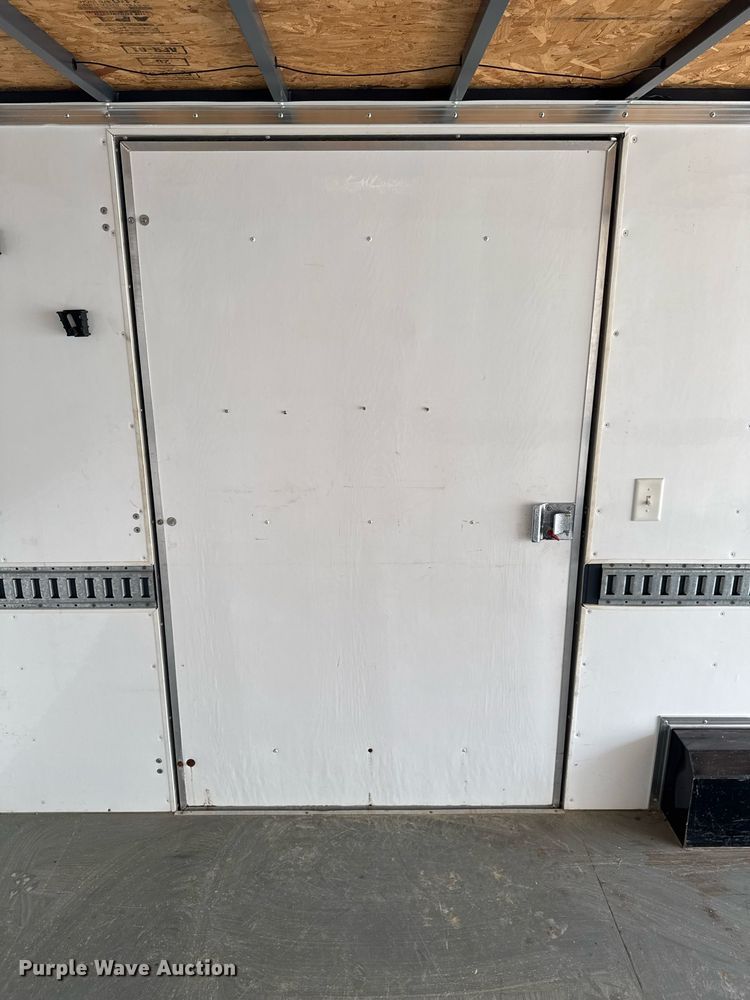 image for item DV2642 2001 Jensen J20 caravan enclosed cargo trailer