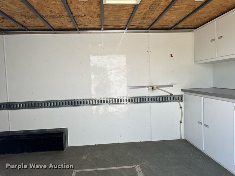 image for item DV2642 2001 Jensen J20 caravan enclosed cargo trailer