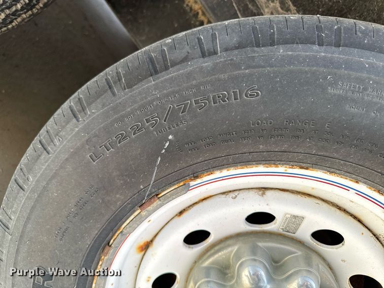 image for item DV2642 2001 Jensen J20 caravan enclosed cargo trailer