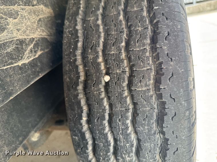 image for item DV2642 2001 Jensen J20 caravan enclosed cargo trailer