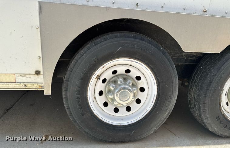 image for item DV2642 2001 Jensen J20 caravan enclosed cargo trailer