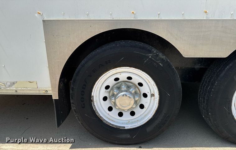 image for item DV2642 2001 Jensen J20 caravan enclosed cargo trailer