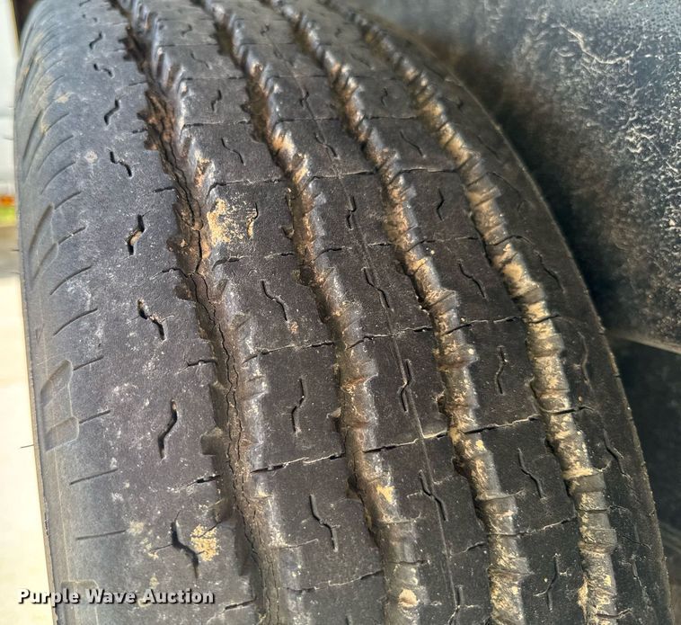 image for item DV2642 2001 Jensen J20 caravan enclosed cargo trailer