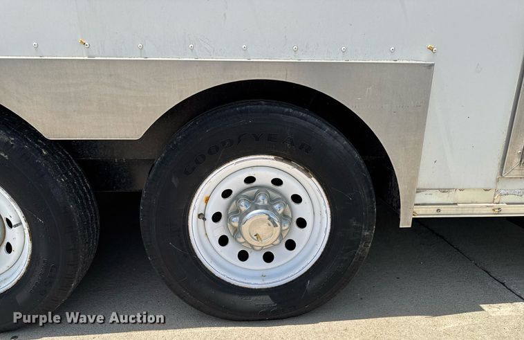 image for item DV2642 2001 Jensen J20 caravan enclosed cargo trailer