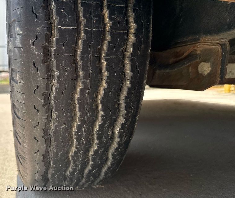 image for item DV2642 2001 Jensen J20 caravan enclosed cargo trailer