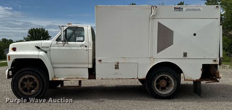 image for item DV2701 1993 Ford F700 sewer jetter truck