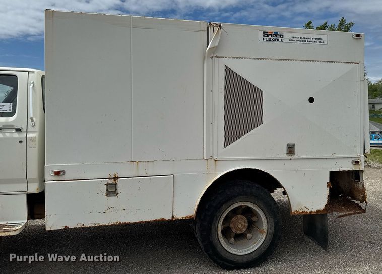 image for item DV2701 1993 Ford F700 sewer jetter truck