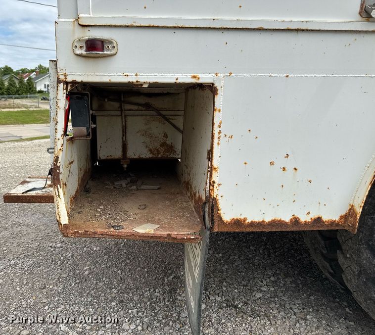 image for item DV2701 1993 Ford F700 sewer jetter truck