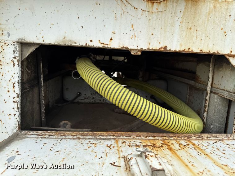 image for item DV2701 1993 Ford F700 sewer jetter truck