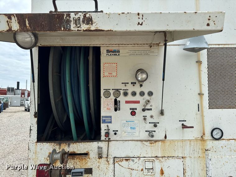 image for item DV2701 1993 Ford F700 sewer jetter truck