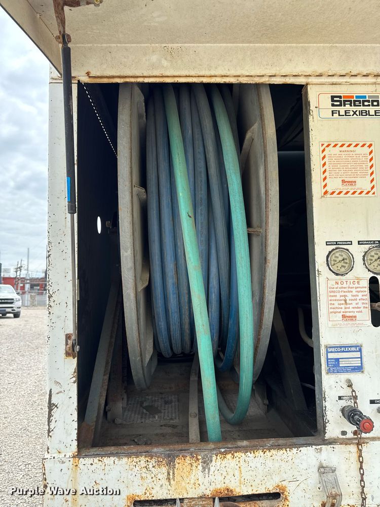 image for item DV2701 1993 Ford F700 sewer jetter truck